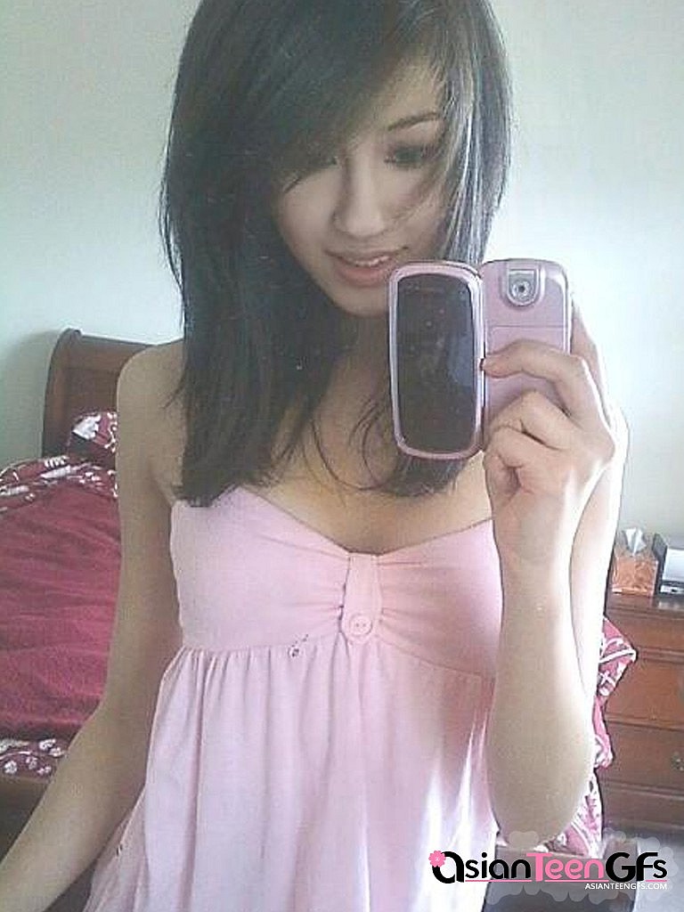 Sweet Teen Babe Loves To Make Sexy Selfies